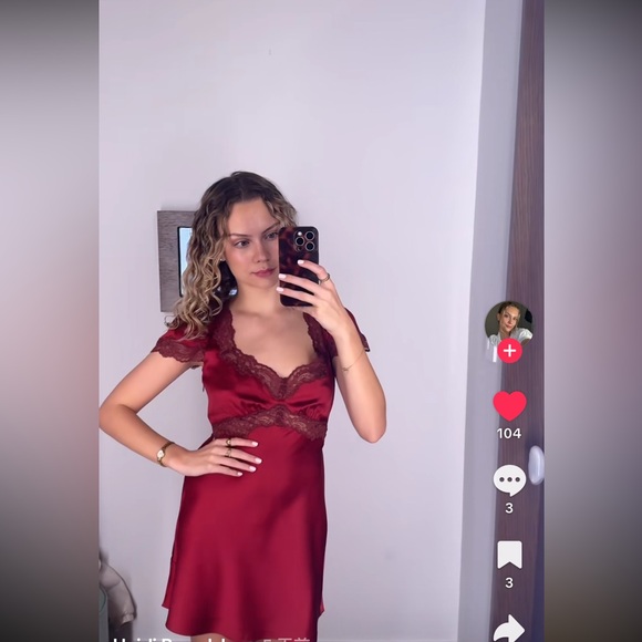 Reformation Romi Silk Dress In Sangre, NWOT, NEVER WORN, NO FLAWS. - Picture 6 of 6